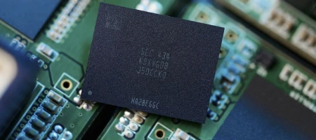 Samsung запускает в массовое производство четырехуровневую QLC V-NAND